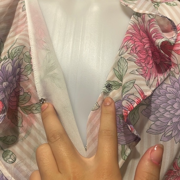 𝅺CALVIN‎ Klein Floral Blouse Medium - Picture 4 of 10